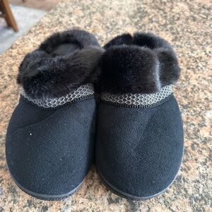 Black slippers